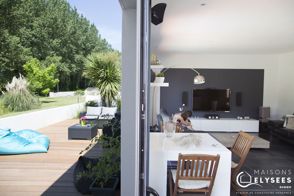 Maison moderne de plain pied avec un patio central construite en Charente Maritime (17)