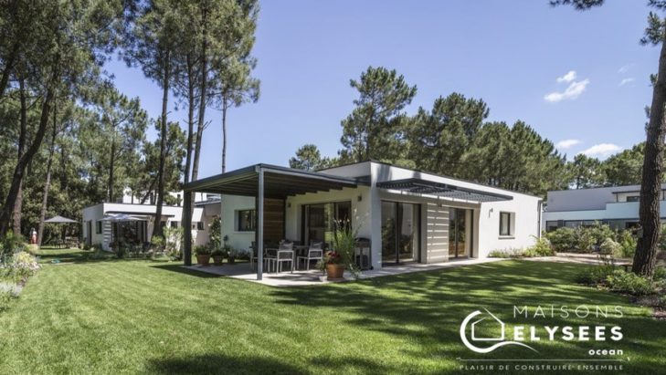 Maison contemporaine plain pied Jardin avec paysagé sur un golf La Palmyre 17