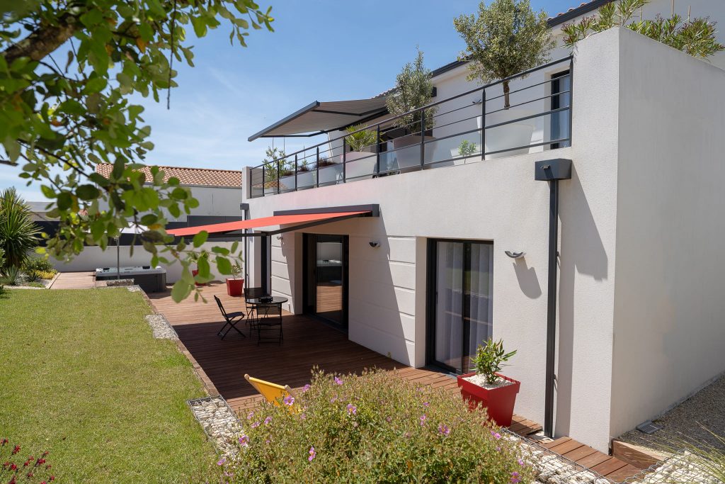 Façade arrière maison contemporaine