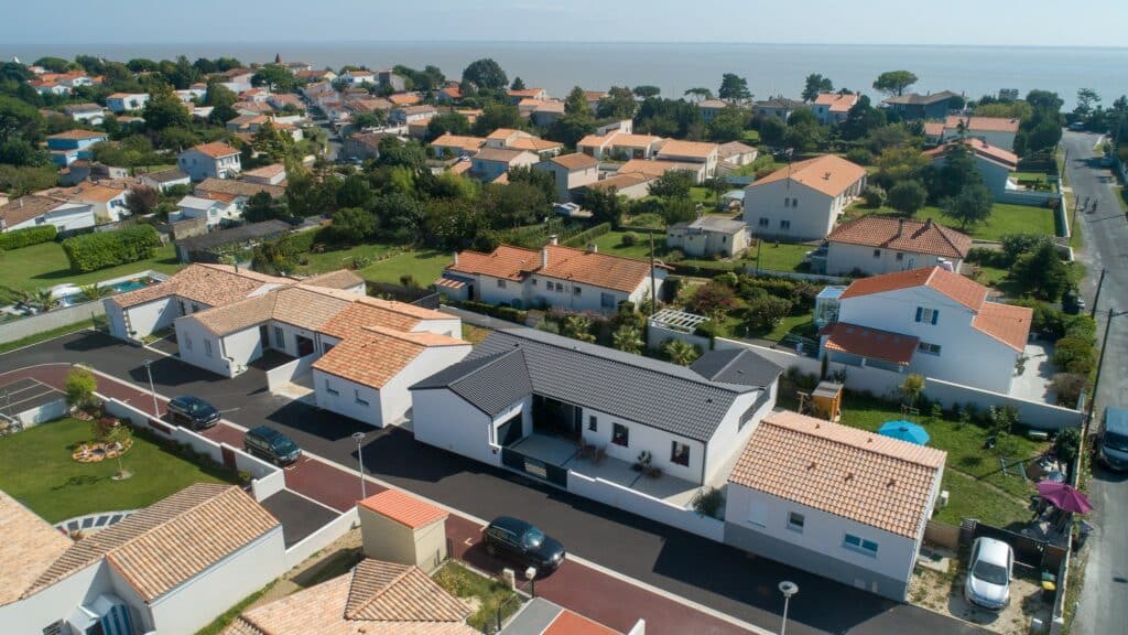 vue aérienne maison neuve traditionnelle