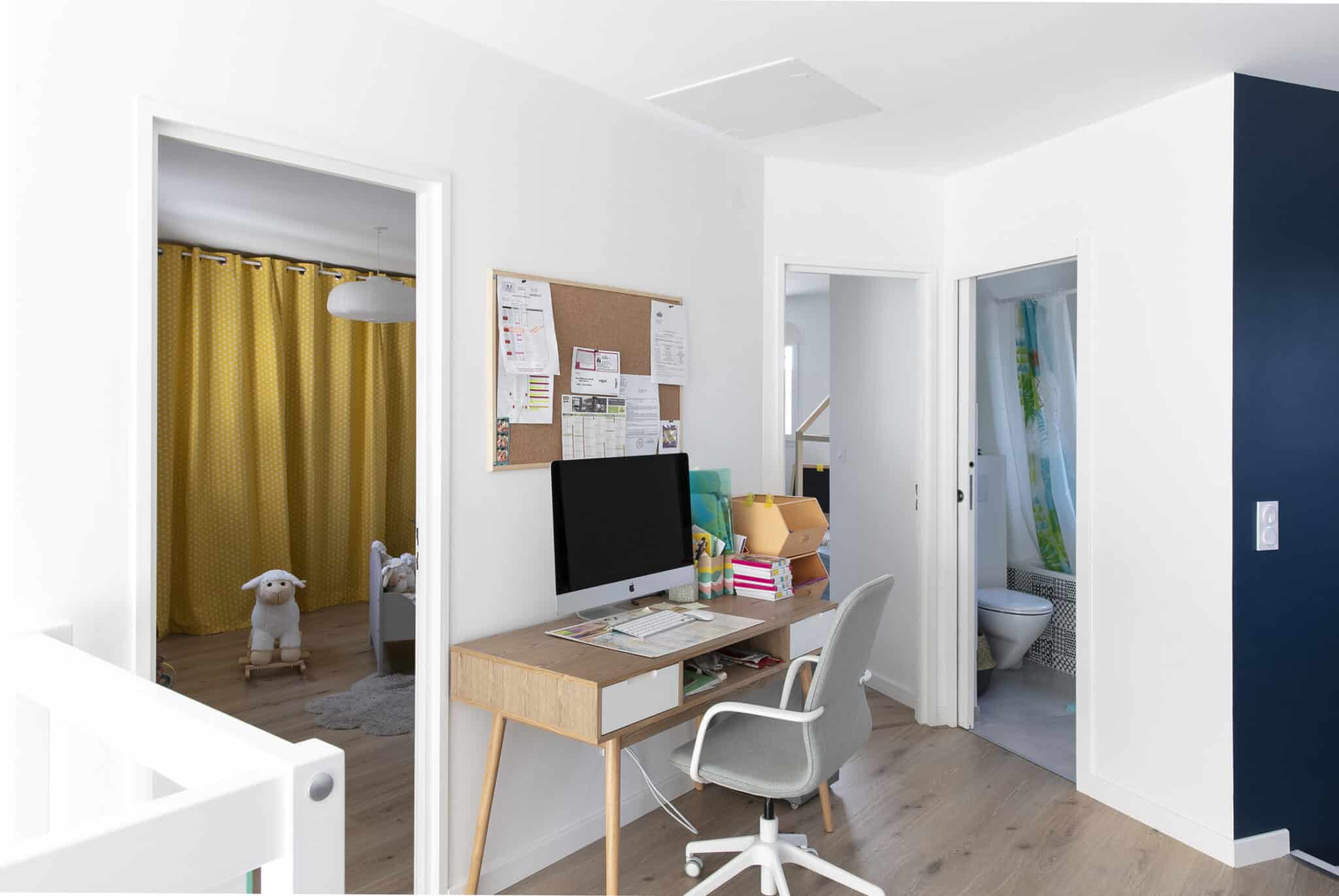 Chambre d'enfants et espace de travail