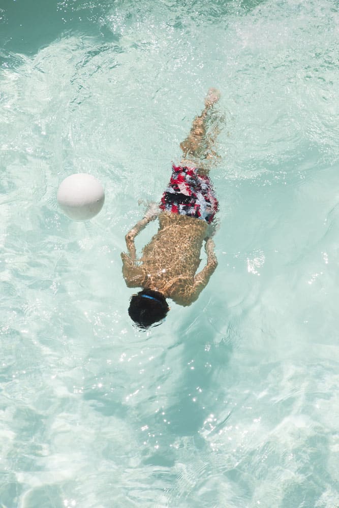 Baignade à la piscine détente