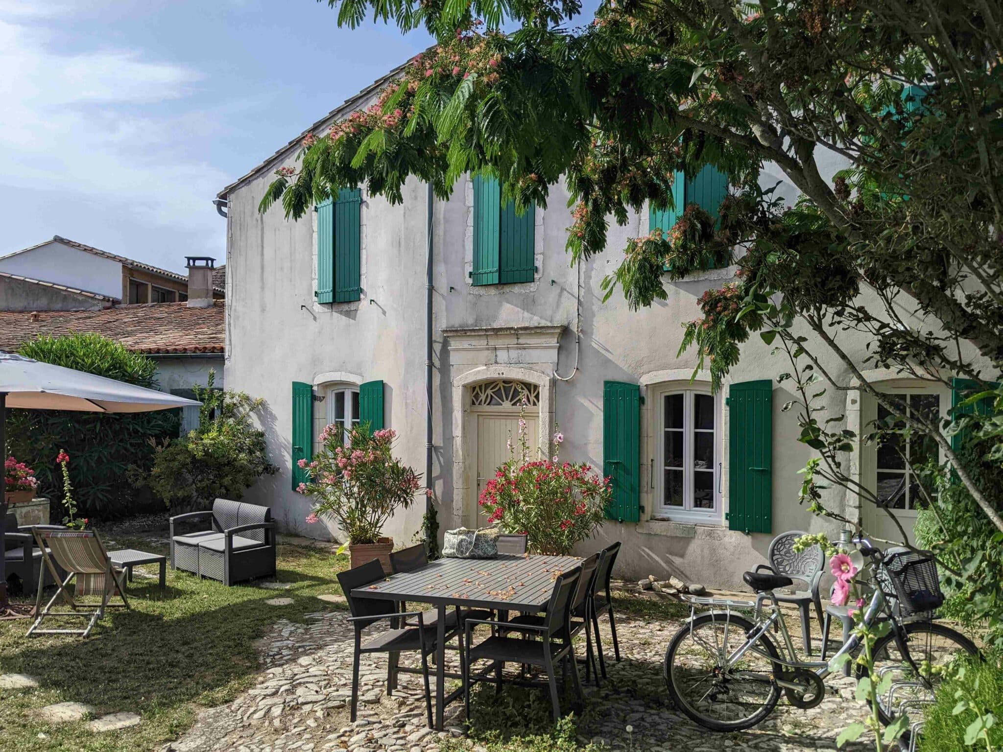 cour maison de bord de mer sur l'ile de re