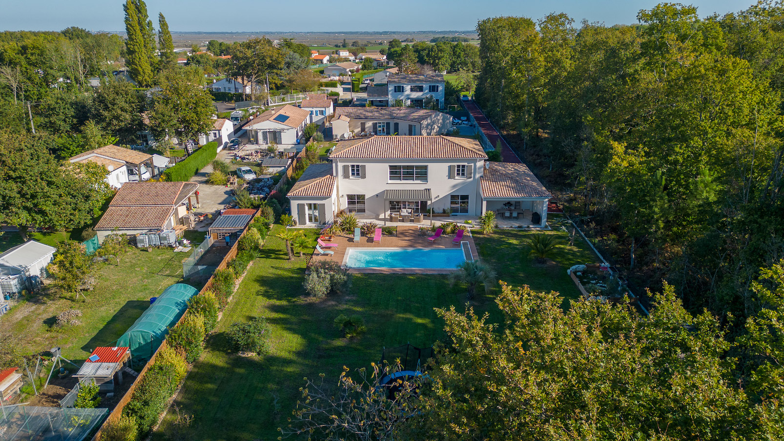 Maison neuve et moderne à Etaules