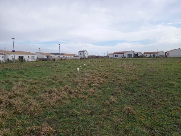 Parcelle de 509m² avec le sud sur le jardin proche Saujon